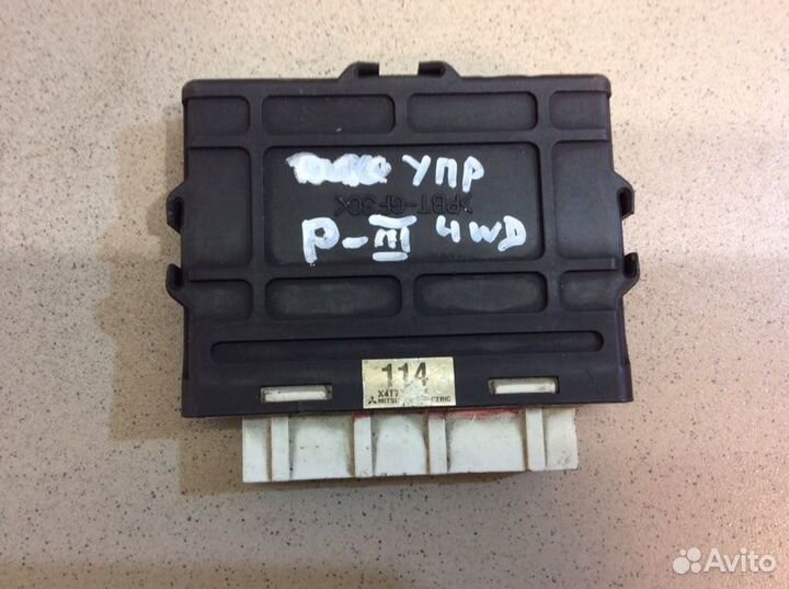 Блок электронный Mitsubishi Pajero 3 V6 2000-2006