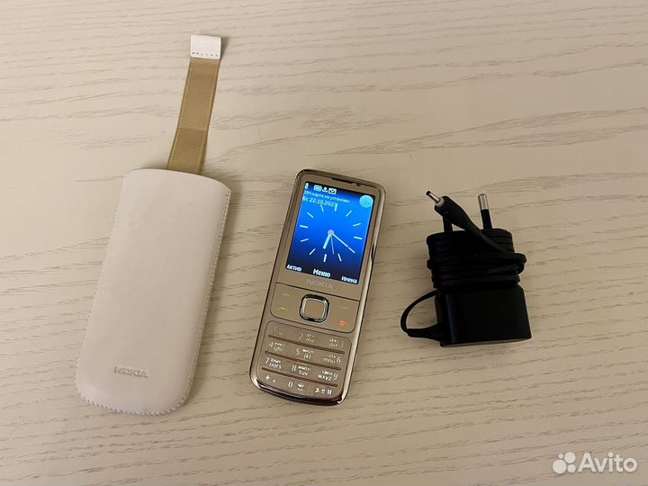 Nokia 6700 classic Gold Edition