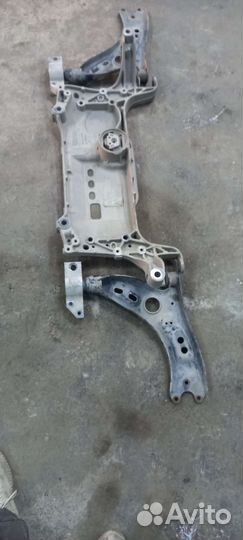 Подрамник с рычагами