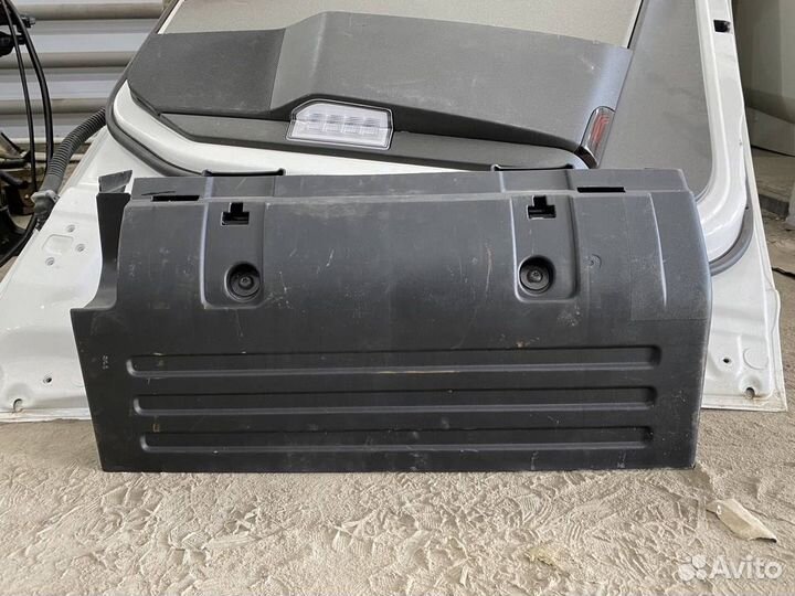 Брызговик левый Renault T 21094395