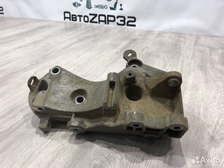 Кронштейн генератора Renault Sandero K7JA710 2013