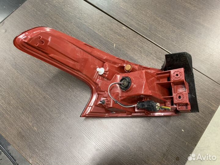 Хендай санта фе 4 тм задний правый фонарь