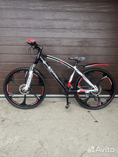 Велосипед спортивный литые диски 26