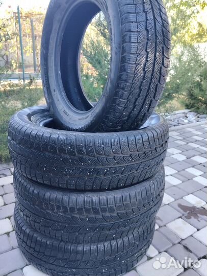 Powertrac Snowtour 215/65 R16 95H