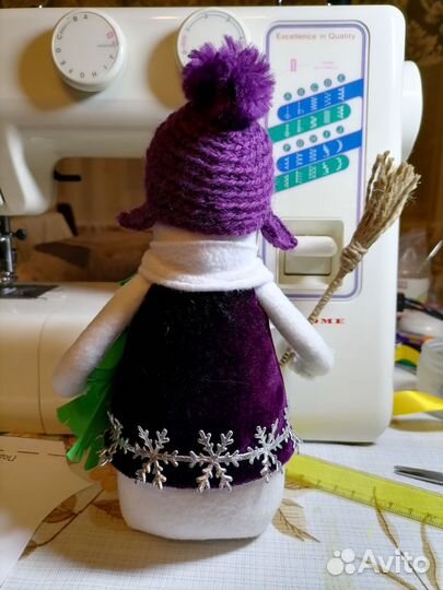 Снеговик под елку