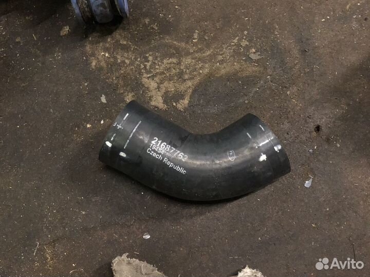 Патрубок Volvo.21687763