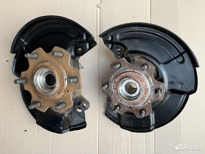 Кулак повортный б/у Паджеро 3 Mitsubishi Pajero 3