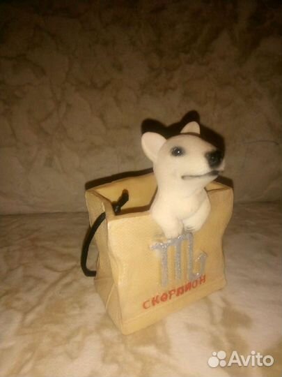 Сувенир собака/скорпион