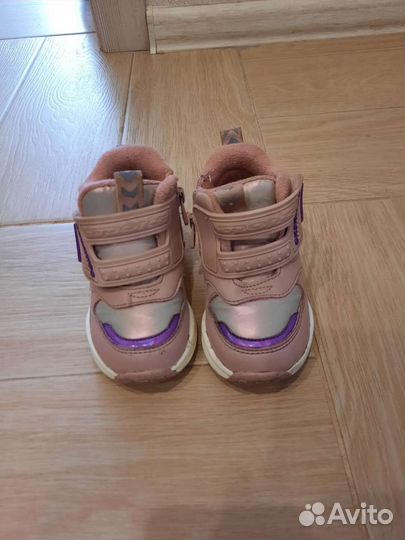 Кроссовки для девочки