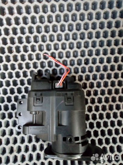 Привод зеркала, правый филдер-аксио NZE 141-144