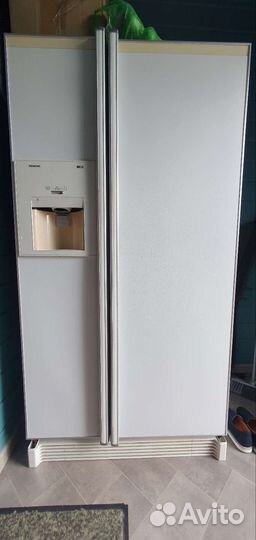 Распашной холодильник Siemens side by side