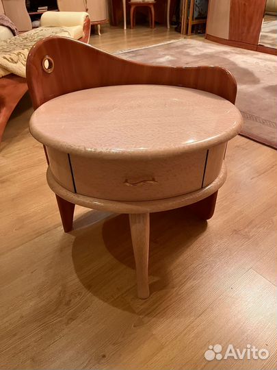 Тумбочка прикроватная