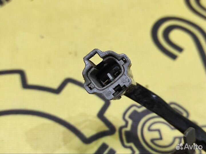 Датчик ABS передний правый Toyota Harrier GSU31