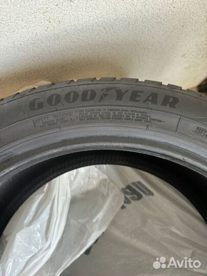 Goodyear Vector 4Seasons 255/45 R19