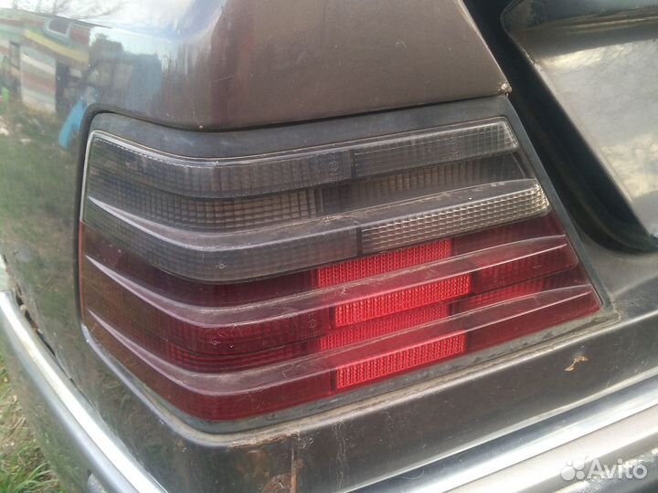 Задний левый фонарь Mercedes w124