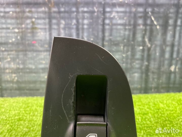 Кнопка стеклоподъемника левая Audi Allroad C5 BES