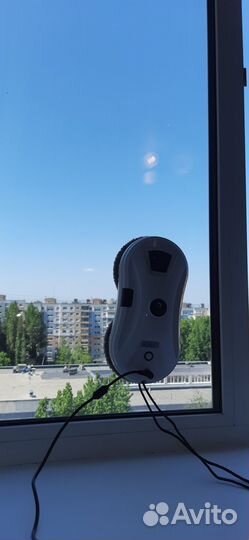 Аренда робота мойщика окон с функцией распыления