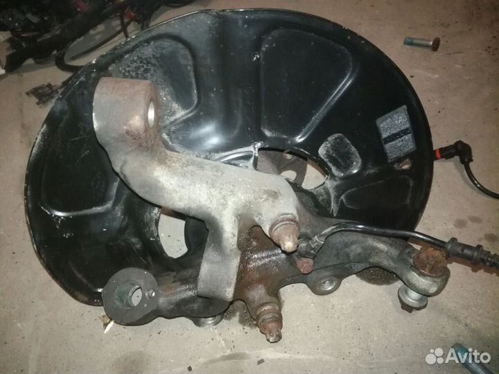 Кулак передний правый Мерседес W212