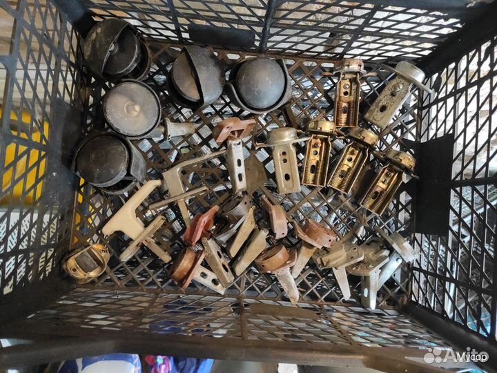 Фурнитура мебельная петли колесики