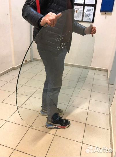 Стеклянная столешница на заказ