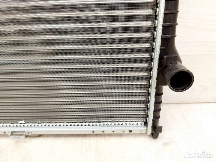 Радиатор охлаждения BMW 5 E34. 1988-1996