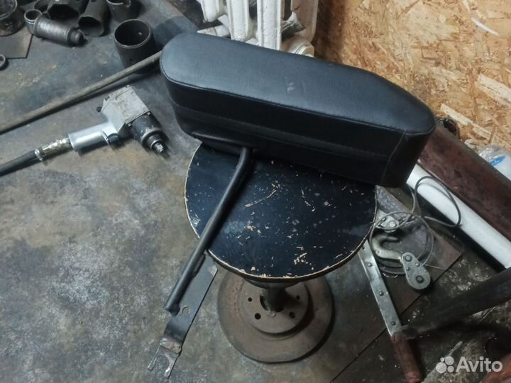 Подлокотник