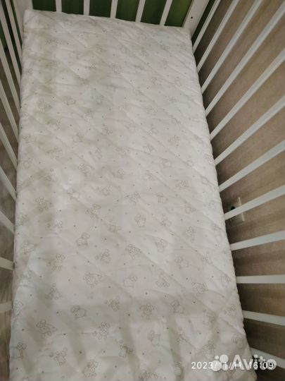 Детская кровать с поперечным маятником