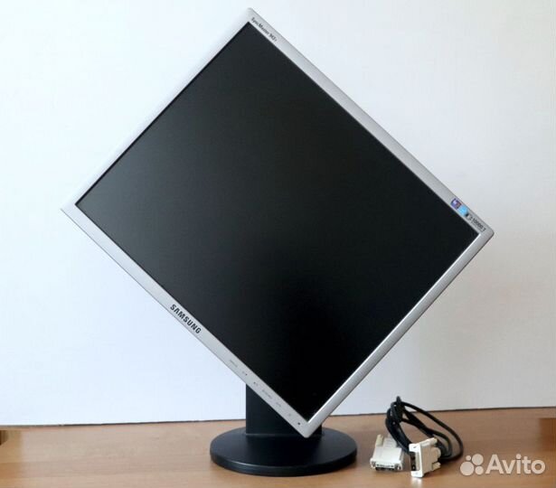 Монитор Samsung SyncMaster 943T (19