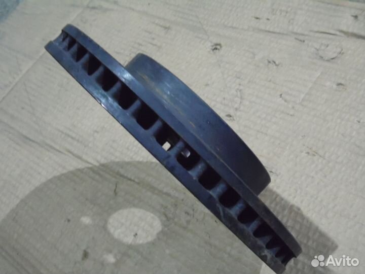 Тормозной диск передний Тойота Приус 50