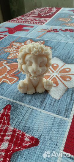 Шоколадная фигура львенка