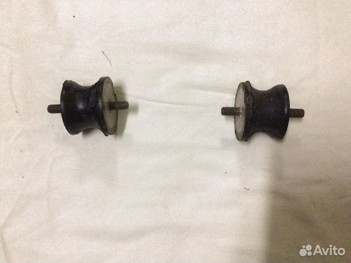 Подушка коробки правая BMW 3 Е-30 Е-36 Е-46 новая