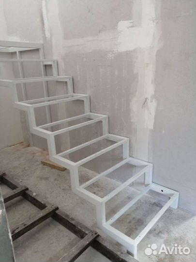 Лестница на металлокаркасе