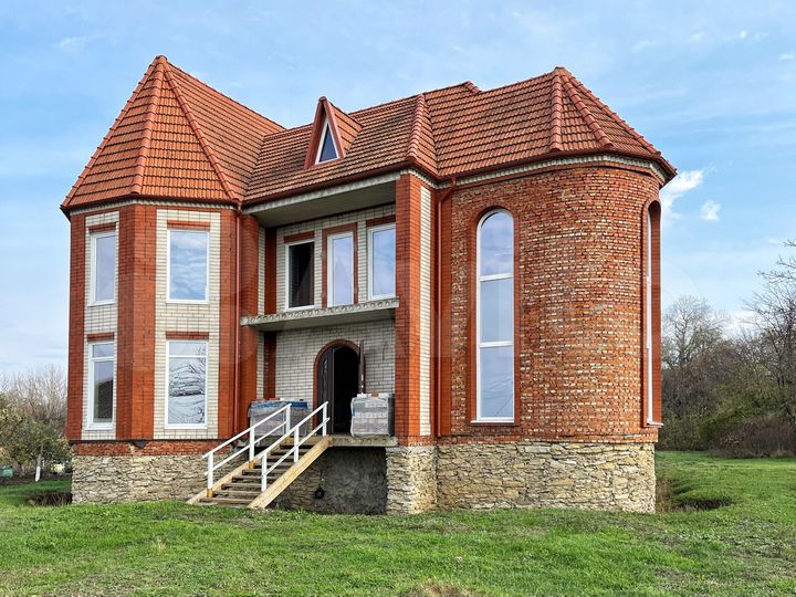 Коттедж 350 м² на участке 83 сот.