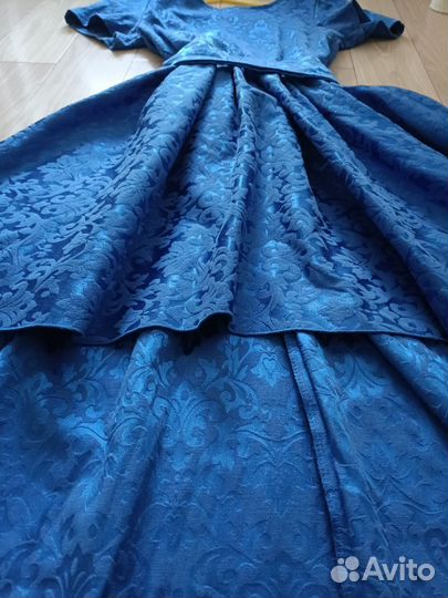Платье нарядное 42