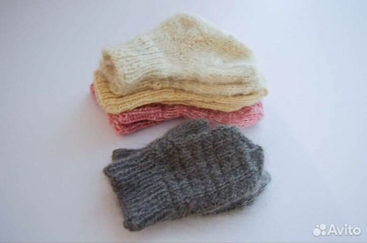 Детские шерстяные носки и варежки