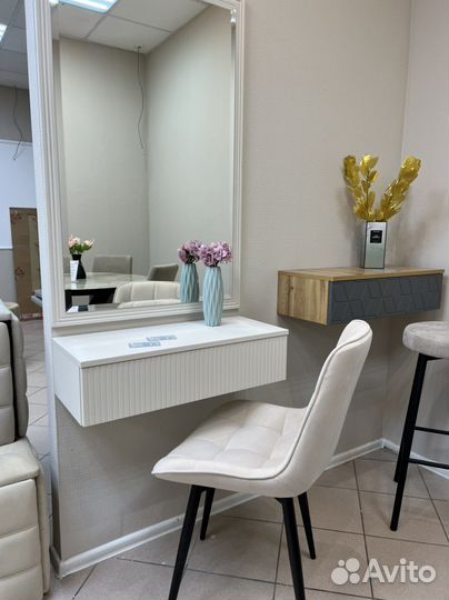 Консоль с зеркалом