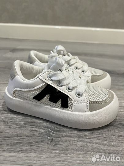 Кроссовки детские новые