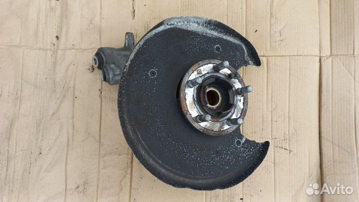 Кулак задний правый Land Rover Range Rover Vogue 4