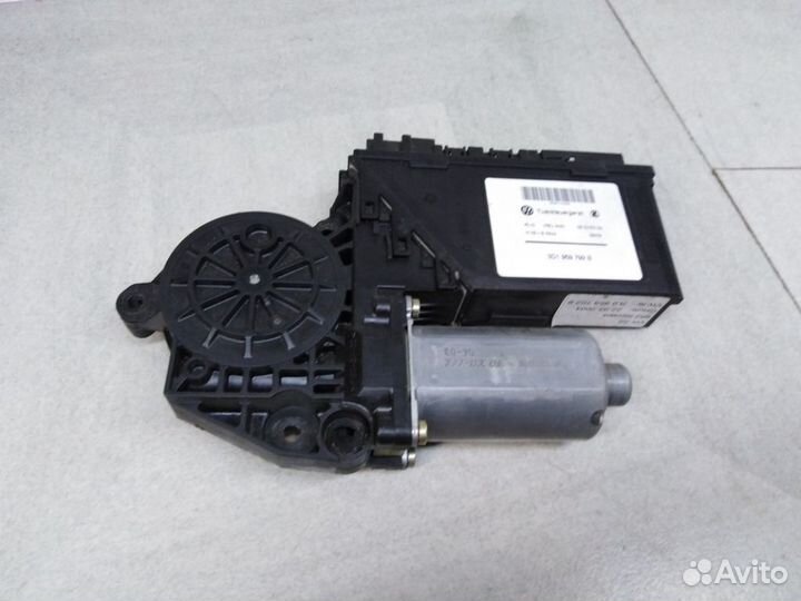 Моторчик переднего правого стеклоподъемника