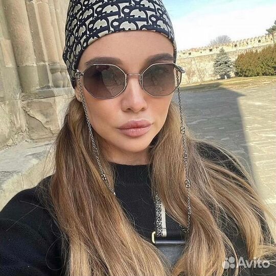 Очки Valentino с цепочкой