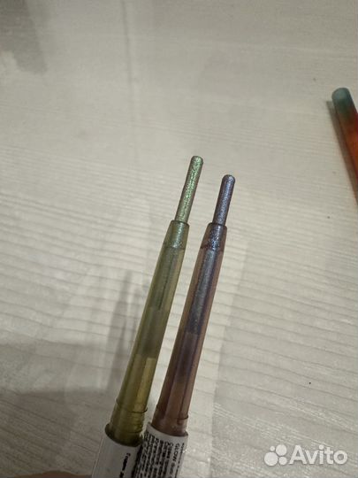 Дуохромные карандаши beauty bomb, essence, arive