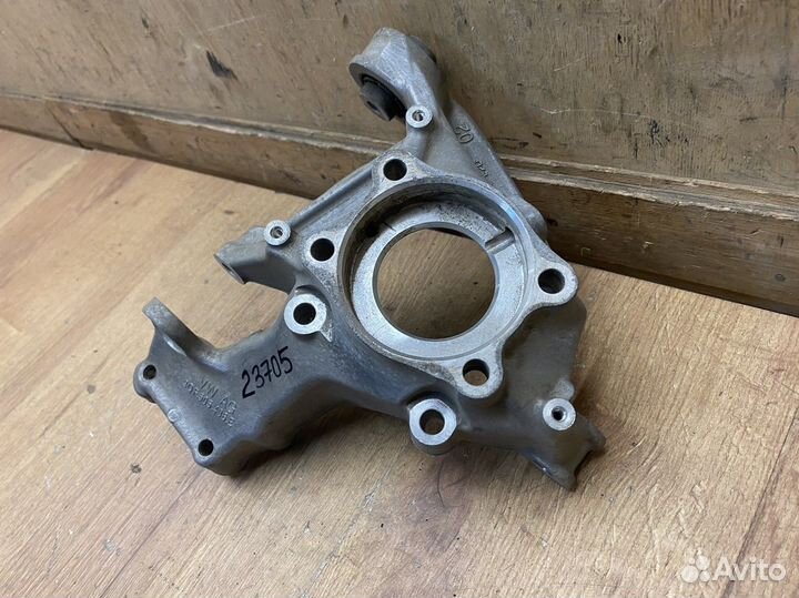 Кулак задний правый Volkswagen Teramont 2017+