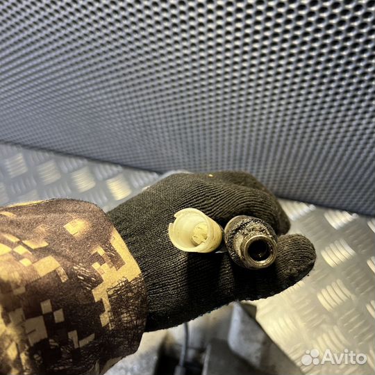 Суппорт тормозной передний левый BMW 5 серия