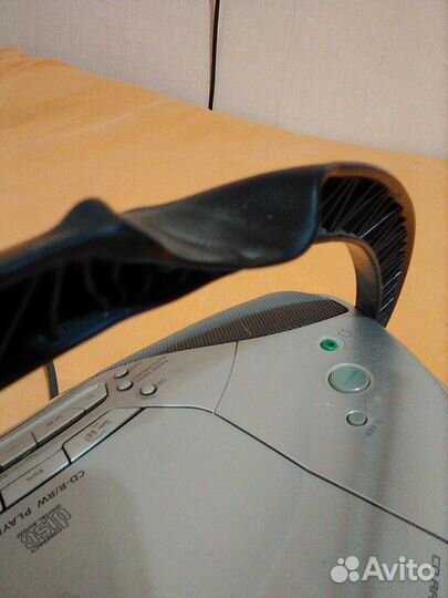 Продам бумбокс sony