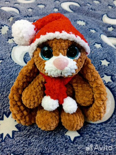 Плюшевый заяц вязаный 18см в шапочке