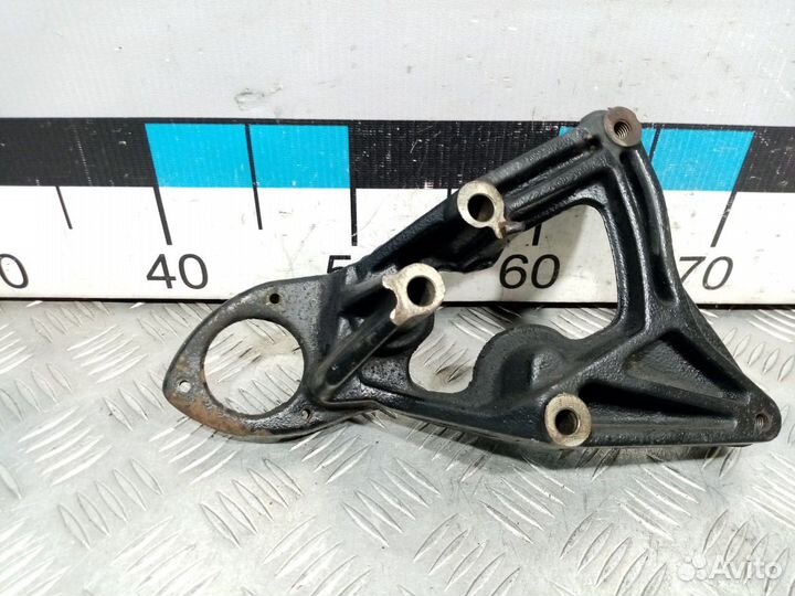 Б/У Кронштейн приводных роликов VW Crafter#003