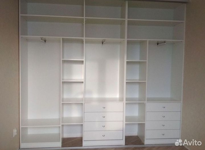 Шкаф с зеркалом