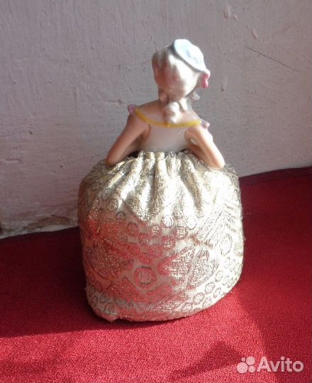 Игольница. статуэтка девушка. германия. фарфор ГДР