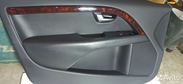 Обшивка двери передняя левая volvo xc70 39883492