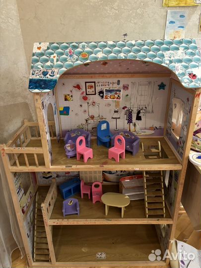Кукольный домик с мебелью